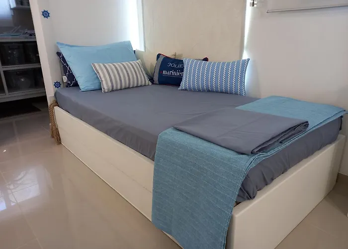 Luxury Loving Tolón