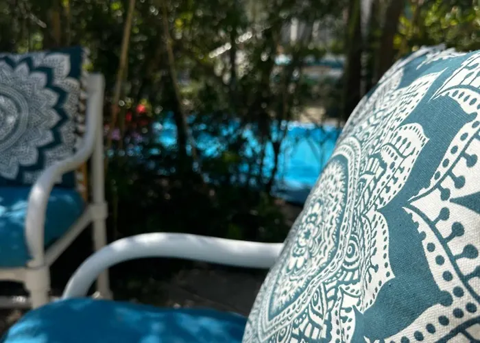 Luxury Loving Tolón